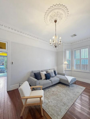 Spacious 3BR Bondi Junction Home with Wi-Fi, Sydney